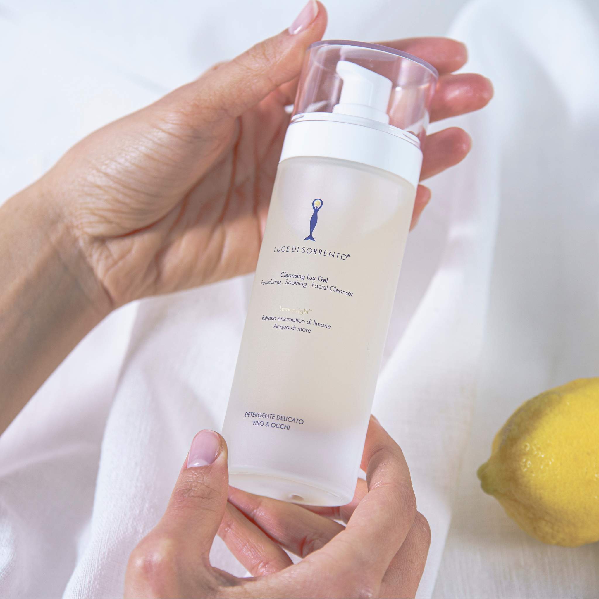 Cleansing lux face and eye gel